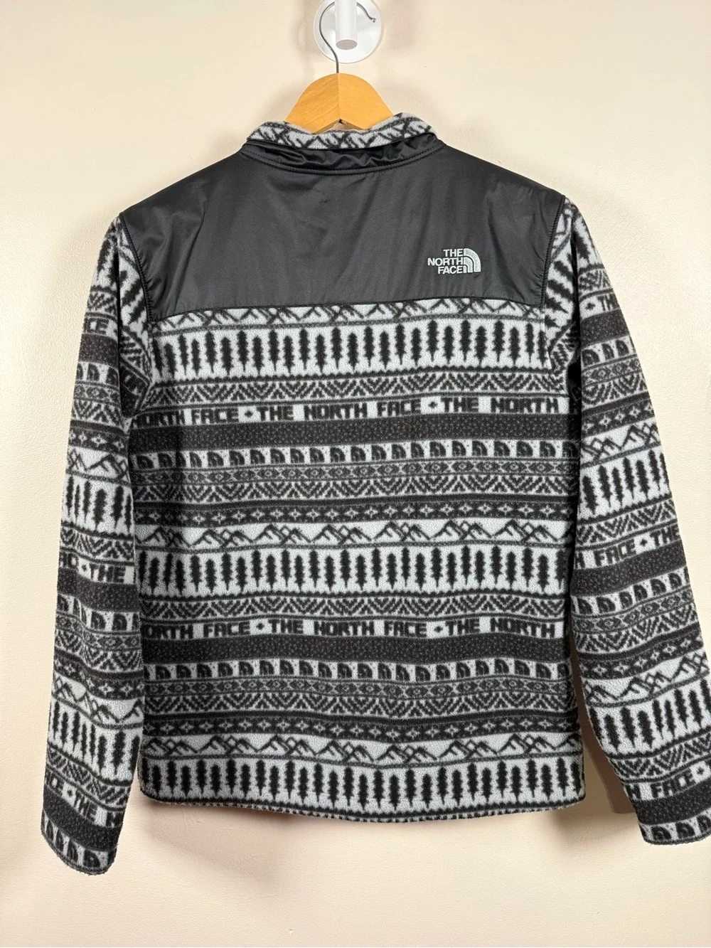 The North Face Men’s Black & Gray Patterned Half-Zip Fleece Pullover